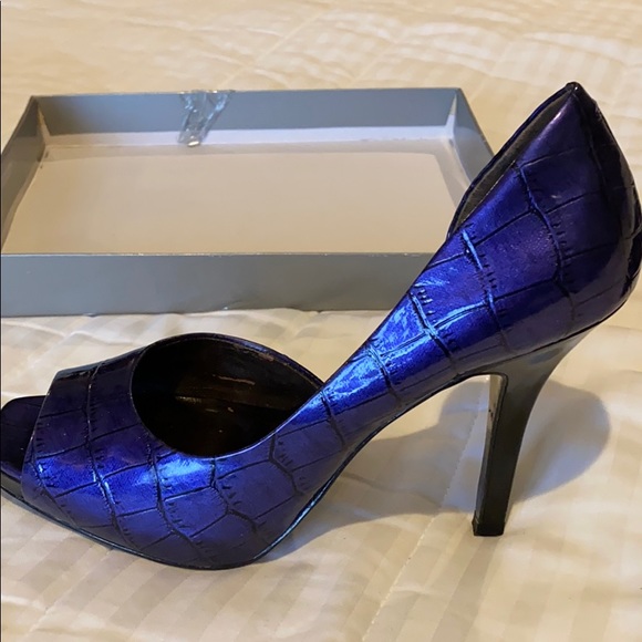 Shoes - Picture 5 of 10